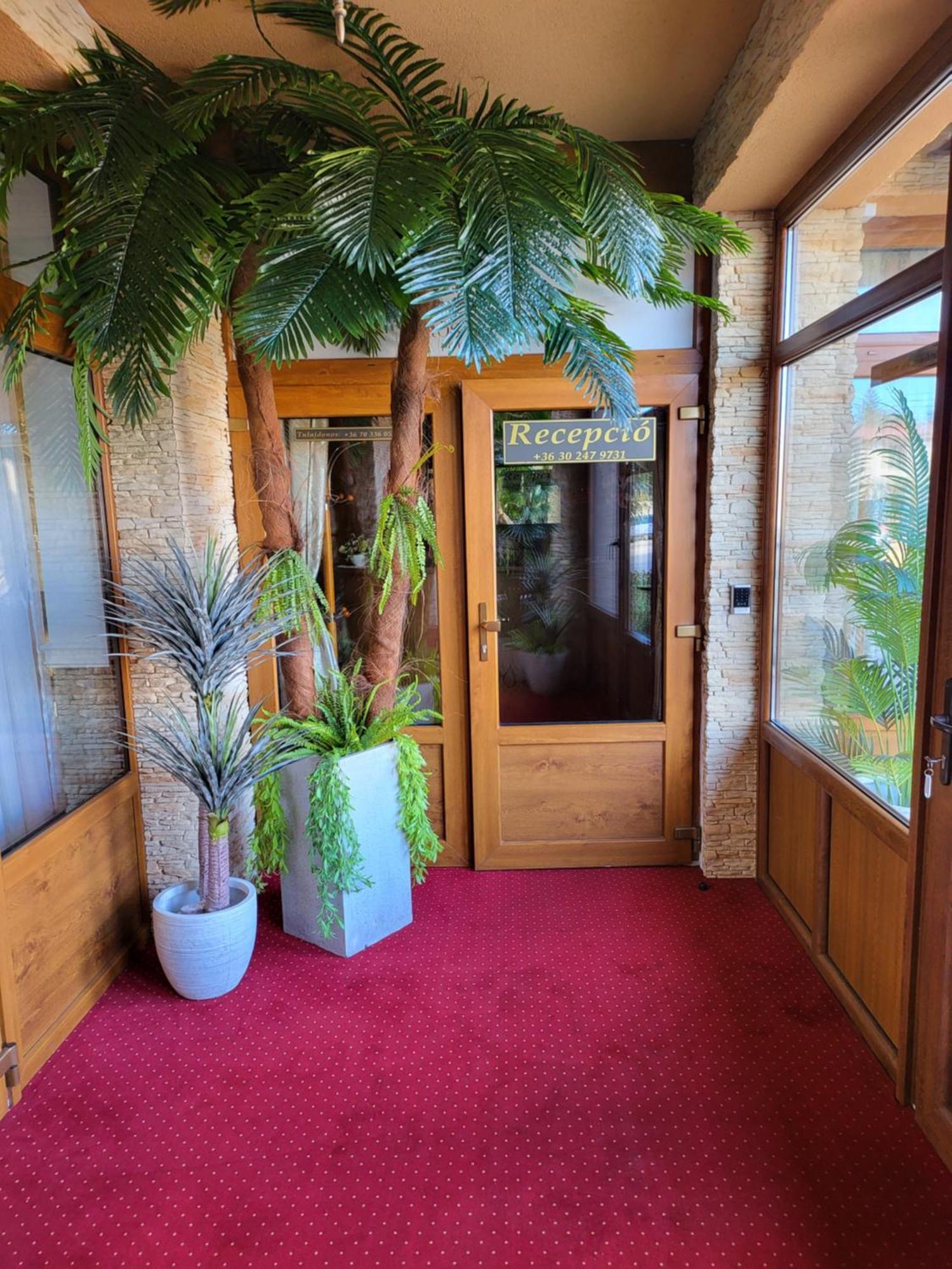 Bed and Breakfast Voeroes Alom Panzio Tiszakécske Exteriér fotografie